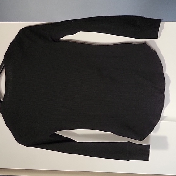 Old navy waffle shirt - Picture 2 of 4